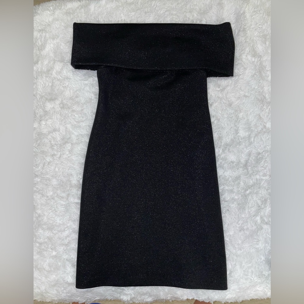 Halston Heritage Off the shoulder dress